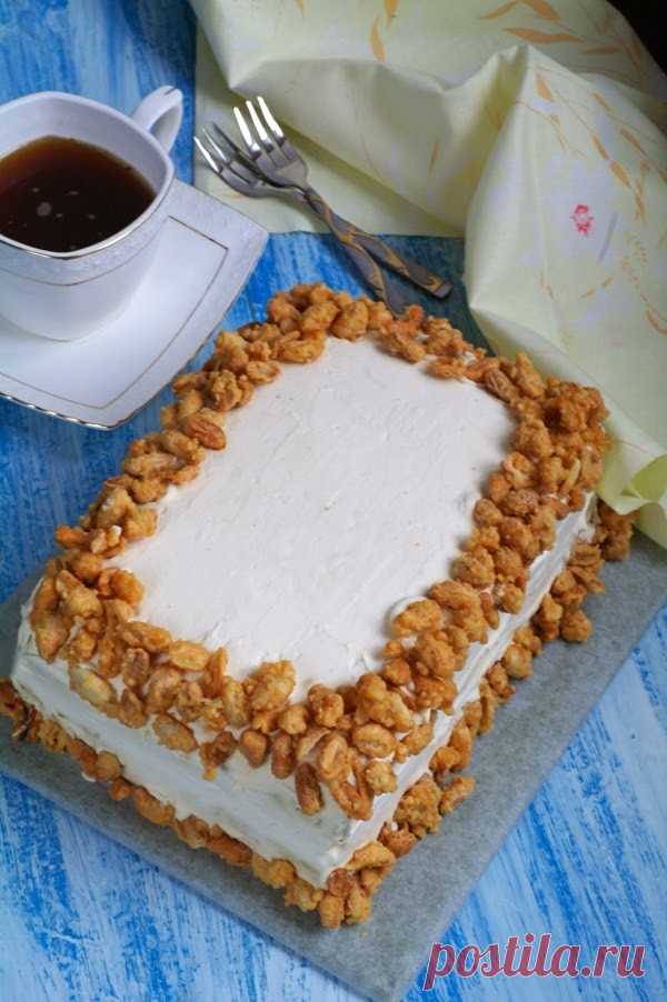 Бананово-ананасовый торт с орехами.