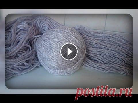 как перемотать пасму в клубок как можно дома, без приспособлений и чьей либо помощи перемотать пасму в клубок .. подпишись на канал и не пропусти новое видео...
