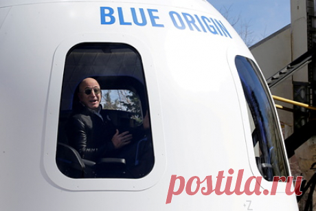Богатейший человек мира улетел в космос. Основатель и владелец Blue Origin, американский миллиардер Джефф Безос улетел в космос, сообщается в Twitter компании. Пуск полностью многоразового суборбитального космического корабля New Shepard, включающего спускаемую капсулу и одноступенчатую ракету, состоялся на полигоне в Техасе.