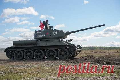 День танкиста на Урале отметили масштабными военными баталиями. Масштабные военные баталии развернулись на полигоне Центрального военного округа под Чебаркулем в День танкиста. После окончания показательных выступлений всем желающим разрешили не только осмотреть военную технику с более близкого расстояния, но и забраться внутрь, а также подержать настоящее оружие.