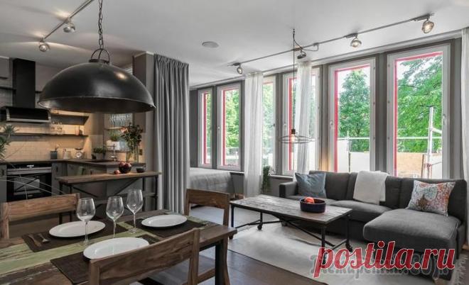 Шведская студия в серых тонах, 45 м² Необычная и вместительная скандинавская квартирка. Мечта о кухонной раковине перед окном реализовалась здесь вот таких хитрым образом: окно прорублено в перегородке, разделяющей спальную и кухонную зо...