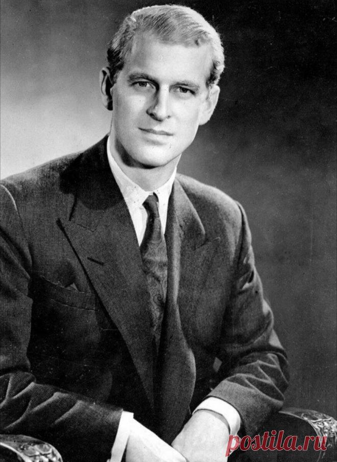 Каким он парнем был. Принц Филипп
10 июня, 2021 года вся Великобритания могла бы праздновать 100-летний юбилей принца Филиппа . 9 апреля этого года он покинул наш мир, поэтому англичане отмечают день памяти мужа Королевы Елизаветы II. Давайте и мы вспомним его в годы молодости. Последний на сегодняшний момент, Принц-консорт Великобритании, Филипп родился 10 июня 1921 года на греческом острове Корфу. […]
Читай дальше на сайте. Жми подробнее ➡