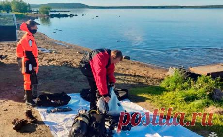 Водолазы нашли тело пилота упавшего в озеро гидроплана. В Мурманской области нашли тело пилота упавшего в озеро Имандра гидроплана, сообщает пресс-служба МЧС.