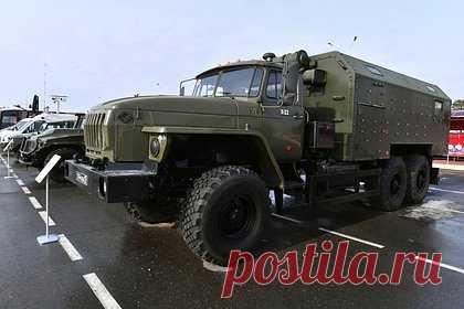 В России разработали броню для военных «КамАЗов». НПО спецматериалов разработало комплект легкой навесной брони для автомобилей, использующихся в зоне проведения специальной военной операции, пишет «Армейский стандарт». Бронирование выдерживает обстрел из пистолетов, автоматов, снайперских винтовок и попадание осколков снарядов.