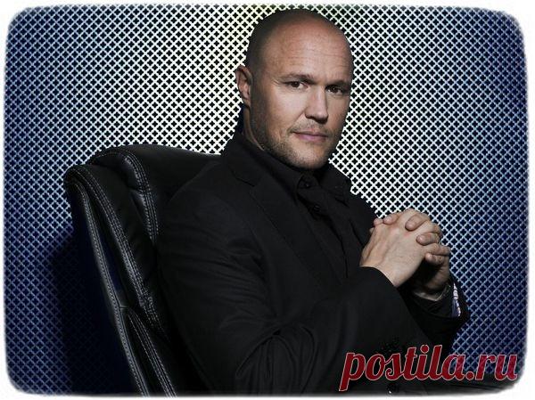 Еще не прошло и суток с момента объявления Скотта Кокера новым президентом организации Bellator, а у нас уже есть определенные темы для размышлений. И они по большей части положительны. 

Продолжение на http://mmabazar.ru/