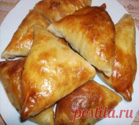 Cамса — те же печеные пирожки, но с неповторимым восточным вкусом и ароматом.
..