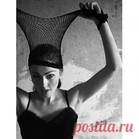 Это сейчас наращивание волос… А в детстве колготки на голову оденешь - и все, чики-пуки!﻿