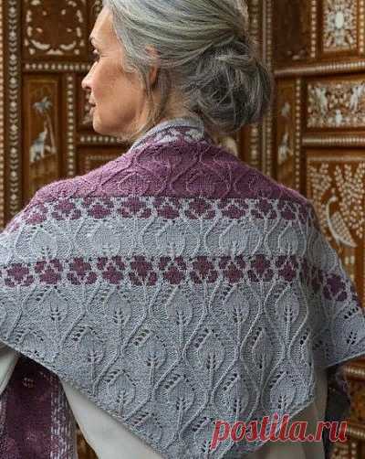 Шаль Helleborine от Sandra Nesbit
Размер:
Ширина – 167 см,
Высота – 57 см.

Пряжа West Yorkshire Spinners Exquisite (80% шерсть, 20% шёлк; 437 м / 100 грамм в мотке) 1 моток нити А и 1 моток нити В.

Круговые спицы № 3.25 длиной 100-120 см, дополнительная спица.

Плотность вязания:
28 петель и 36 рядов = 10 см лицевой глади, выполненной спицами № 3.25;
20 петель и 20 рядов ажурного рисунка = 7.5 см в ширину и 6 см в высоту;
20 петель и 22 ряда жаккардового рисунка = 7.5 см...