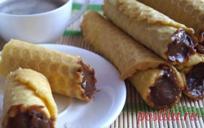 Вафельные трубочки со сгущенкой рецепт за (40) минут Вкусные, хрустящие вафельные трубочки со сгущенкой. Продуктов необходимо совсем немного, а результат - превосходный.