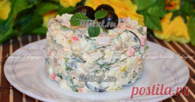 Салат с курицей и крабовыми палочками