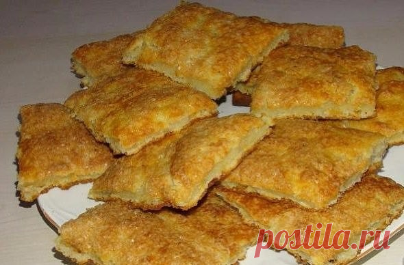 Вкуснющее печенье на кефире. 

Ингредиенты: 

-мука 500 г 
-сахар 0.5-0.75 стакана 
-кефир 2 стакана 
-масло растительное 2 ст. ложки 
-сода погашенная лимонной кислотой 1 ч. ложка 
-сахар для посыпки по вкусу 
-или корица молотая по вкусу 

Приготовление: 

Кефир взбить с растительным маслом и сахаром до консистенции крема. Добавить соду гашеную, муку и замесить тесто. 

Раскатать его в пласт толщиной в 0,5 см, выложить на лист, смазанный маслом, и посыпать сахаром можно ...