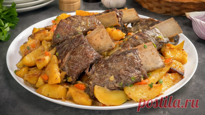 Говяжьи ребра тушеные с картофелем