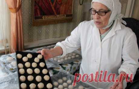 Ошибки на кухне, которые допускали еще наши бабушки Кулинарные секреты часто передаются от поколения к поколению. Мамы хранят тетради с рецептами и советами от бабушек, а после – учат этому собственных дочерей. Такая преемственность прекрасна, но всегда нужно помнить об угрозе того, что некоторые бабушкины приемы могли морально устареть...