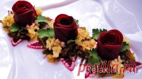 Салат из морской капусты со свеклой