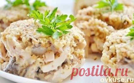 Ореховый салат с кальмарами - Простые рецепты Овкусе.ру