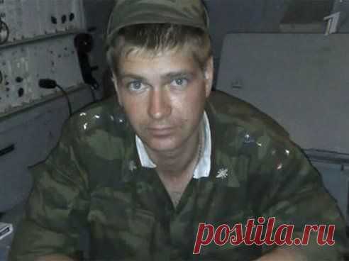 Ошибка солдата... упала граната... четыре секунды... застыл. Решение комбата: - ЖИВИТЕ РЕБЯТА! и грудью гранату накрыл! ГЕРОЮ ВЕЧНАЯ ПАМЯТЬ И СЛАВА!
) )

СОЛНЦЕВ СЕРГЕЙ ВЕЧНАЯ ПАМЯТЬ ЕМУ !!