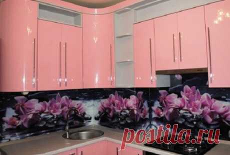 СТЕКЛЯННЫЕ ПАНЕЛИ С ПРИНТАМИ ДЛЯ КУХНИ
