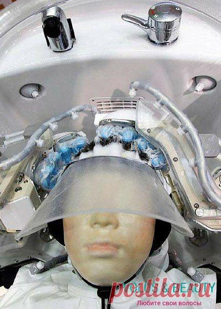 В парикмахерской: 
- Голову мыть будем? 
- Да чего уж там. Купайте всего.