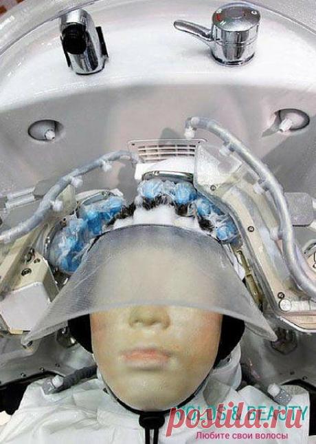 В парикмахерской: 
- Голову мыть будем? 
- Да чего уж там. Купайте всего.