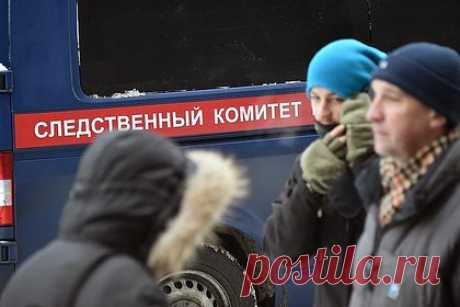 Мусоровоз насмерть задавил женщину в Москве. Мусоровоз насмерть задавил женщину на юго-западе Москвы. Об этом сообщили в пресс-службе столичной прокуратуры. ДТП произошло утром в воскресенье, 19 февраля, во дворе дома 9 корпус 7 на улице Теплый Стан. Уточняется, что управлявший мусоровозом 24-летний мужчина совершил наезд на пешехода.