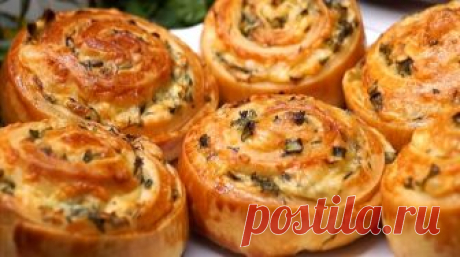 Вкусняшка для перекуса на каждый день: просто, вкусно и быстро Завитушки с сыром и чесноком, приготовленные из сдобного дрожжевого теста – это вкусняшка для перекуса на каждый день.
