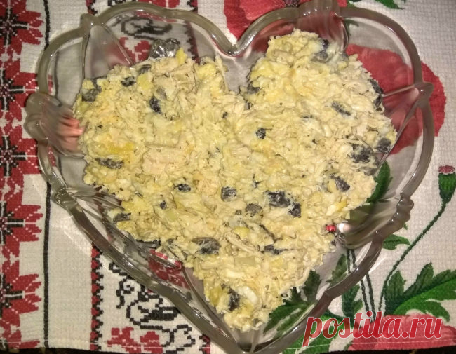 Салат с грибами, курицей, сыром