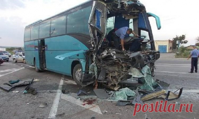 В Архангельской области рейсовый автобус попал в тройное ДТП