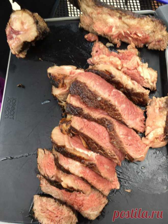 Стейк Томагавк и 3 хитрости приготовления толстого куска мяса - Простые рецепты Овкусе.ру