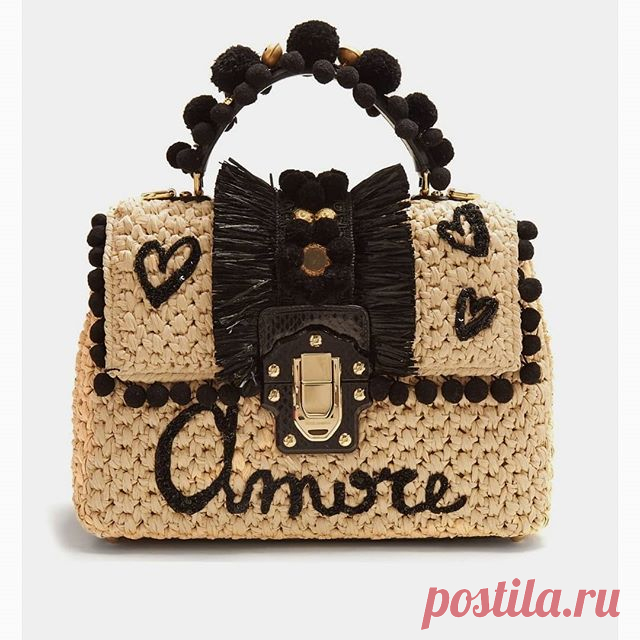 PENSATE CHE QUESTE BORSE ALL'UNCINETTO SONO FACILI DA FARE?  Sbagliate!!
Ci sono molti materiali e substrati all'interno, che non assorbono l'umidità e non si piegano quando li  indossati... e altri mille particolari e trucchi.
❗ Una volta con  il nostro insegnante, eravamo a Scandicci, presso la fabbrica della DG.
❗ Ci hanno mostrato e ci hanno raccontato tutte le sfumature del loro lavoro.  Circa 24 cartamodelli sono spesso usati per una piccola borsa!!!
❗ Dal 26 al 29 s...