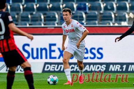 Агент Головина назвал три интересовавшихся футболистом клуба АПЛ. Александр Клюев, агент российского полузащитника «Монако» Александра Головина, назвал три клуба АПЛ, интересовавшихся футболистом. По словам представителя игрока, трансфер его клиента в начале 2022 года рассматривал «Ньюкасл». Агент также отметил, что в разный период Головиным интересовались «Вест Хэм» и «Эвертон».