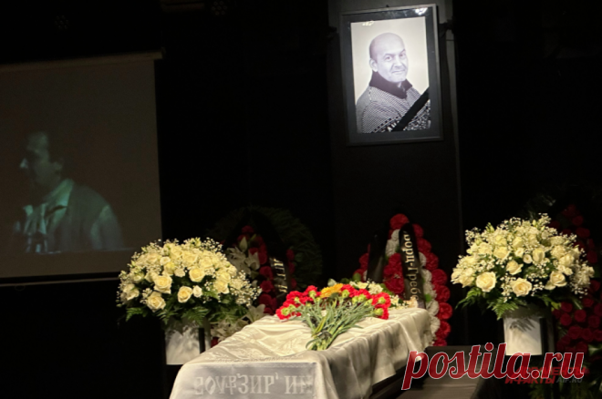 «Смерть мамы его добила». Гришечкина кремируют и захоронят рядом с женой. Во вторник, 19 сентября, родственники, друзья и коллеги проводили в последний путь актера Вячеслава Гришечкина, который скончался на прошлой неделе в клинике при загадочных обстоятельствах.