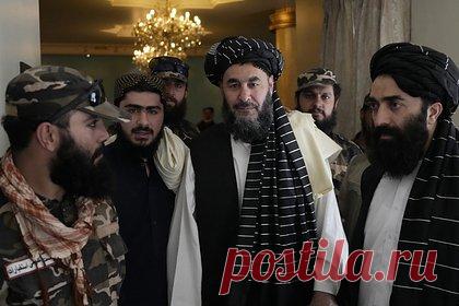 Талибы захотели поддержать связь с Россией ради дешевой еды. Правительство Афганистана, где с 2021 года к власти вернулся «Талибан» (террористическое движение, запрещено в России), хочет усиления торговых связей с Москвой на фоне потребности в поставках основной продукции до начала зимы, пишет Bloomberg со ссылкой на заявления министра промышленности и торговли страны.