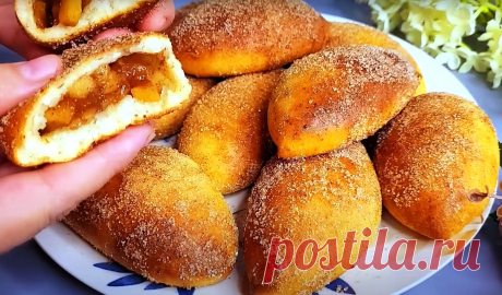 Сладкие творожные булочки с яблоками. Так готовила моя прабабушка: рецепт из 60-х годов Творожные булочки с яблоками — это одно из самых уютных и ароматных домашних лакомств, которое не только восхищает своим вкусом, но и создает атмосферу тепла и уюта в любое время года. Эти булочки идеально подходят для завтрака, полдника или в качестве десерта к чаю, радуя своей легкостью и нежной текстурой. Творог, являющийся основным компонентом теста, […]
