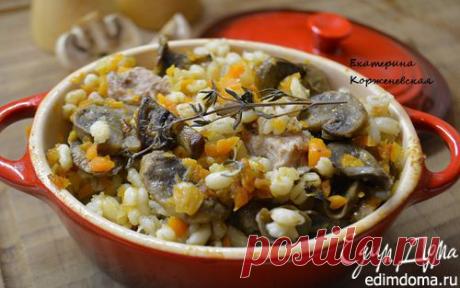 Перловая каша с мясом и грибами в горшочке