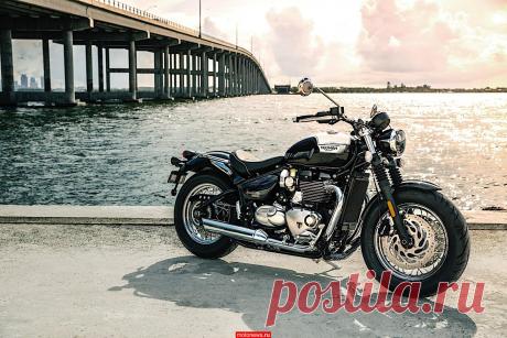 Triumph добавил в линейку новый мотоцикл Bonneville Speedmaster Британский мотопроизводитель Triumph добавил в линейку своей продукции образца 2018 года новый мотоцикл Bonneville Speedmaster. Обновленный аппарат вошел в число представителей ретро-направления британской компании.