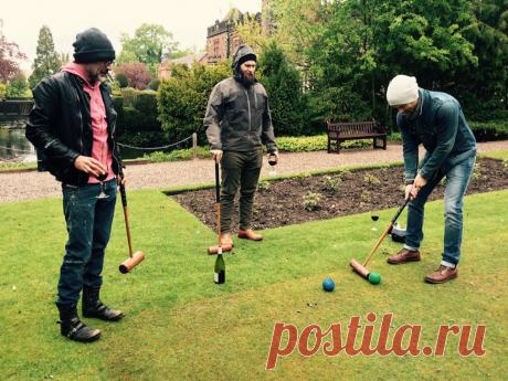 Дженсен, Джеффри Дин Морган и Джейсон Маннс играют в крокет