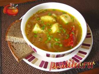 Капусняк на копченых ребрышках При подаче поперчить свежемолотым черным перцем и посыпать зеленью по вкусу.