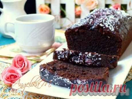 Шоколадный кекс на сметане - 9 пошаговых фото в рецепте Предлагаю вам испечь очень вкусный шоколадный кекс на сметане и растительном масле. Кекс получается мягким и влажным, просто тает во рту. Его можно приготовить на основе какао или порошка типа "Несквик". Кекс готовится очень просто, все продукты доступные. Отличная выпечка для домашнего ...