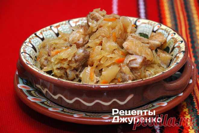 Тушеная квашеная капуста со свиной грудинкой Тушеная квашеная капуста со свиной грудинкой и луком — вкусное домашнее блюдо. Пошаговый рецепт с фото