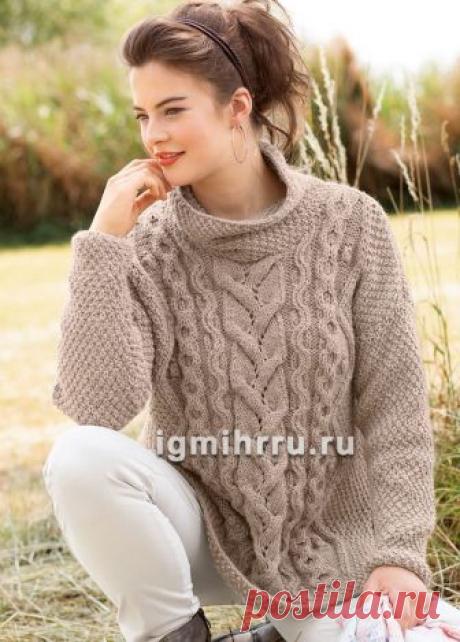 Бежевый свитер с крупным арановым узором. Вязание спицами