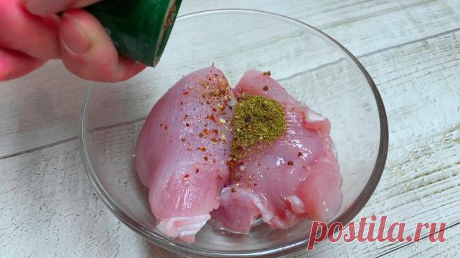 С тестом не вожусь и трачу не более 10 минут: показываю, что готовлю из лаваша на ужин или перекус (готова есть это каждый день)
Просто использую лаваш как тесто и выкладываю слоями! Не передать словами, как это вкусно! Рекомендую попробовать хотя бы раз — оценят на 10 баллов из 5! Здравствуйте дорогие друзья, вы на канале « Ку-ку, тут вкуснятина!» Видео рецепта можно посмотреть тут ↓ Ингредиенты: • Помидоры — 1 кг • Перец сладкий — 1 кг • […]
Читай дальше на сайте. Жми подробнее ➡