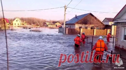 Трамвайные пути на въезде в микрорайон Старый город в Орске полностью размыло. На въезде в микрорайон Старый город в Орске трамвайные пути полностью разрушены из-за прорыва дамбы. Читать далее