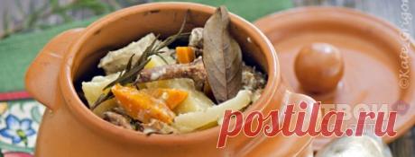 Филе индейки в горшочках с овощами и лисичками - рецепт с фото.
