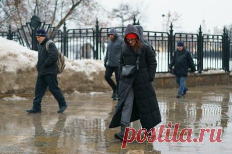 По-пингвиньи. Травматолог назвал 6 правил, как не упасть в гололед. Мороз сменяется оттепелью, под ногами лед. Как не убиться? Разбирался aif.ru.
