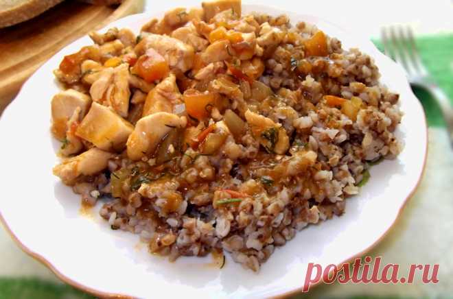 Курица в соусе с гречкой
Рецепт приготовления вкусной курицы в соусе с гречкой.