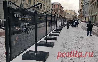 В Москве открылась уличная фотовыставка "Нюрнбергский процесс. Взгляд из Москвы". Москвичи и гости столицы узнают малоизвестные подробности процесса из многочисленных фотографий, архивных документов, иллюстрирующих течение трибунала, а также из комментариев, основанных на мнении историков и рассказах очевидцев