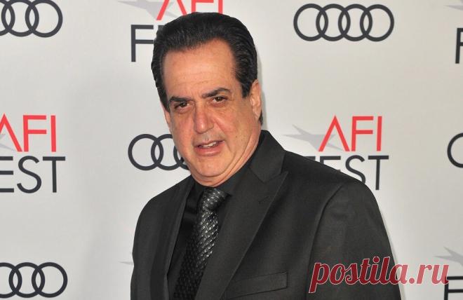 Тело актера из фильма «Зеленая книга» нашли на улице в Нью-Йорке Сотрудники правоохранительных органов Нью-Йорка нашли на одной из улиц города тело актера из фильма «Зеленая книга» Фрэнка Валлелонги, сыгравшего роль второго плана в картине 2018 года, сообщает портал Deadline. Актер скончался в возрасте 60 лет. Его тело было найдено 28 ноября, однако опознать его удалось лишь в пятницу, 2 декабря. Официально причина смерти пока не была названа, но, по данным газеты The New ...