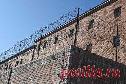 Россиянина осудили на 12,5 года за сожжение возлюбленной. Волгоградский областной суд приговорил к 12,5 года колонии 64-летнего жителя города Калач-на-Дону Саламата Калмуратова, обвиняемого в том, что он поджег кухню. Из-за этого его сожительница получила ожоги и впоследствии скончалась. Он не признал вины и сказал, что во всем виновата сестра погибшей.