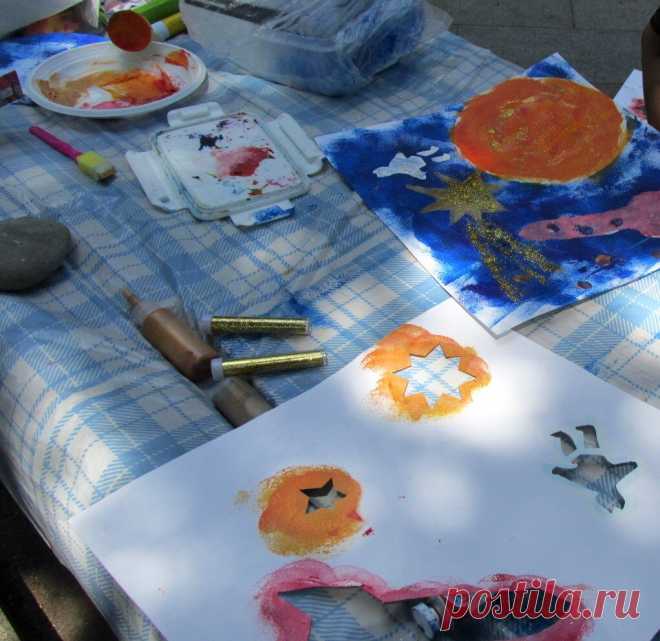 Рисуем Космос гуашью и акрилом. Накатка через шаблон. | Занятия с детьми |Арт-студия Луч | Яндекс Дзен