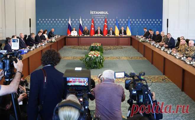 Эрдоган назвал встречу России и Украины в Стамбуле великолепной. Президент Турции Реджеп Таийп Эрдоган удовлетворен прошедшей 2 июня в стамбульском дворце Чираган встречей российской и украинской делегацией и назвал ее «великолепной».